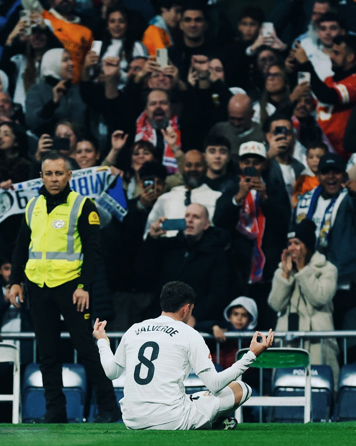 多特边锋个人秀燃炸全场（多特边锋神勇表演点燃全场）