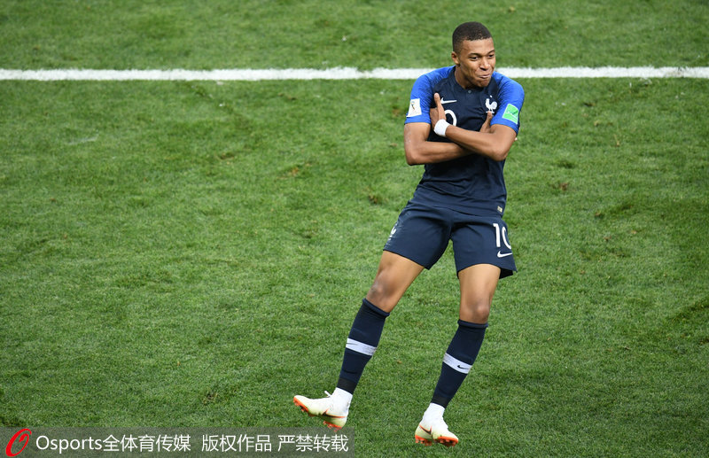 离谱！因内裤颜色与裁判发生争吵，印度球队果阿队长赛前染红