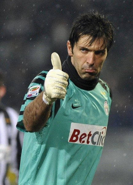 CCTV5+直播曼城vs桑德兰：福登脚头正热 曼城以攻代守全取3分（CCTV5+直播曼城对阵桑德兰：福登状态火热，曼城以攻制守力取三分）