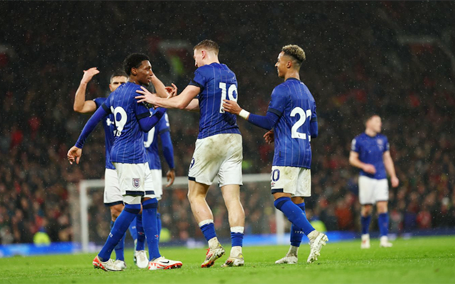 他又是最后一攻的英雄（他又一次成为决胜时刻的英雄）